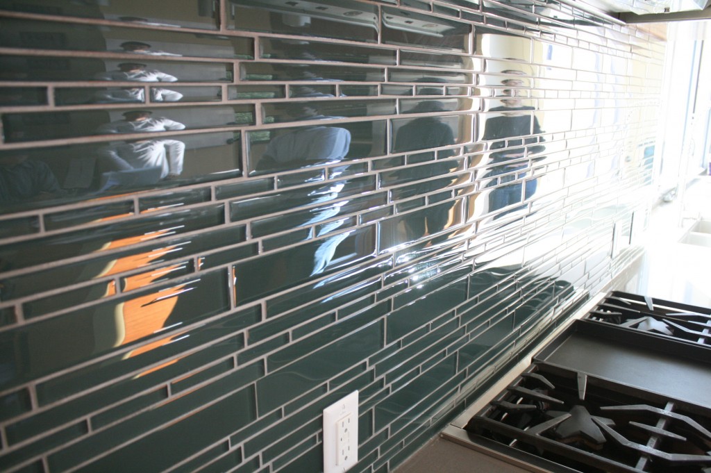 Glass tiles in the kitchen